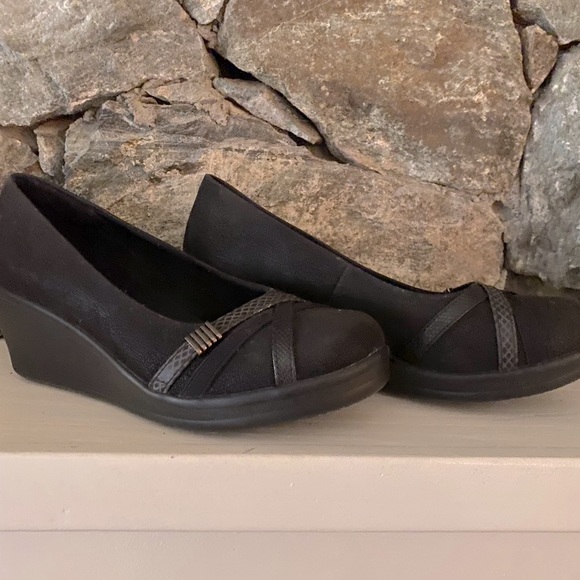 Skechers Shoes - Skechers ladies 8.5 wedge heel pump